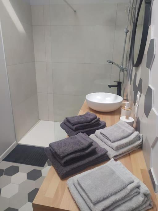 Le Petit Pied A Terre Du Luberon Apartment Merindol Bagian luar foto
