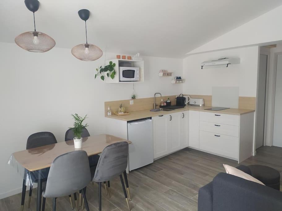Le Petit Pied A Terre Du Luberon Apartment Merindol Bagian luar foto